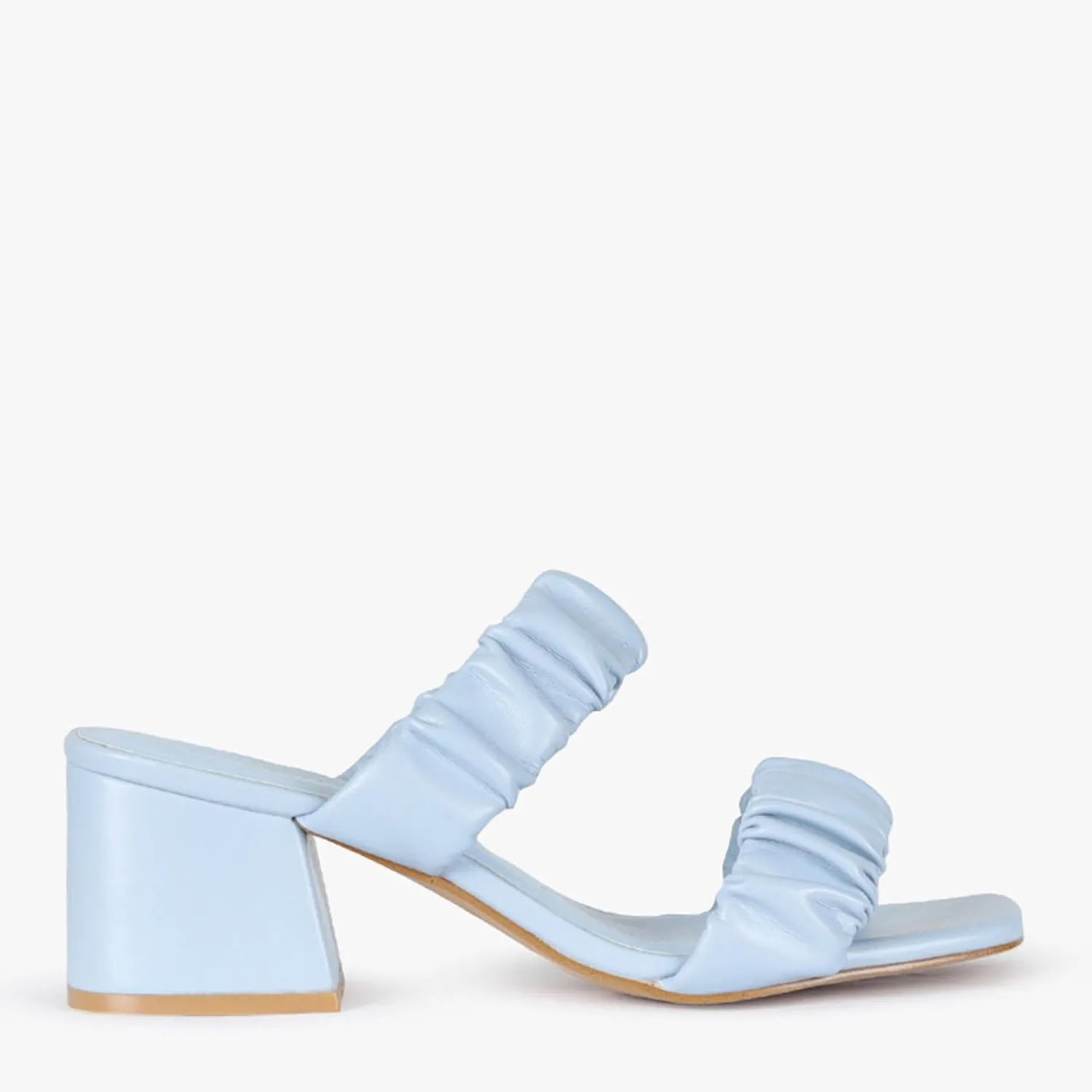 Women Pied A Terre Geri