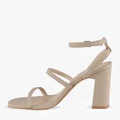 Women Pied A Terre Zaki